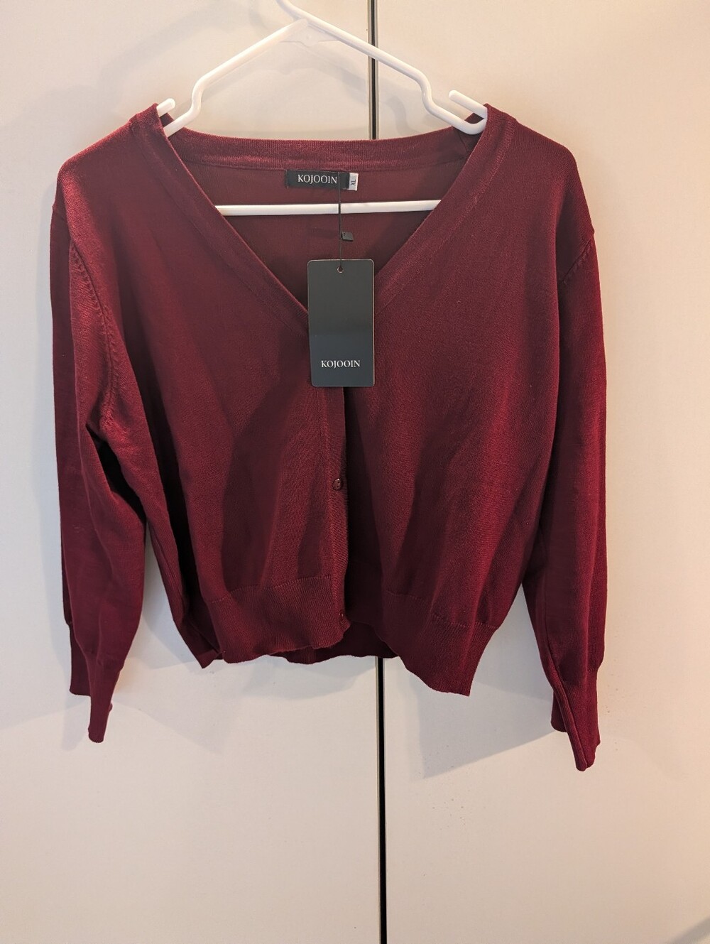 Kojooin Women’s XL V-Neck Cardigan Sweater in Burgundy NWT